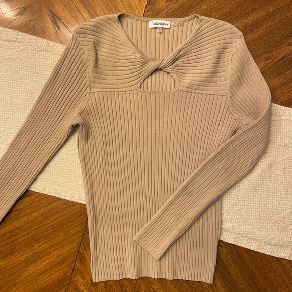 TAN RIBBED LONG SLEEVE KEYHOLE BY CALVIN KLEIN M - Picture 2 of 3